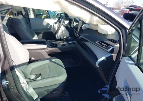 2025 Toyota Sienna Xle z USA, uszkodzony, nr VIN 5TDJRKEC1SS268774